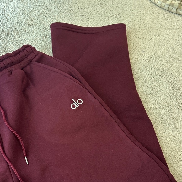 ALO Yoga Burgundy Sweatpants - Picture 2 of 4